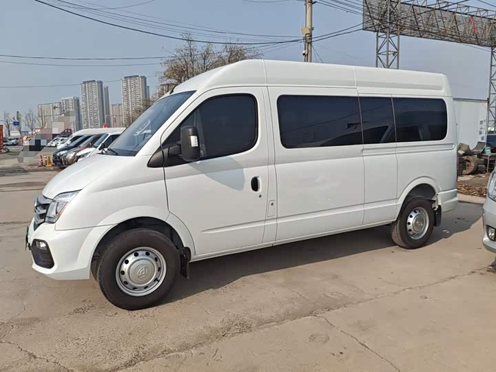 Maxus V80 2025 2025款 超值版傲运通 2.0T 手动长轴中顶127Ps 6/7/9座