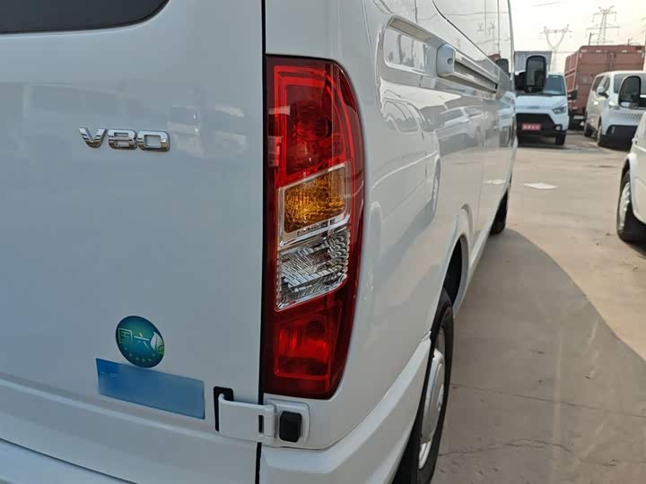 Maxus V80 2025 2025款 超值版傲运通 2.0T 手动长轴中顶127Ps 6/7/9座