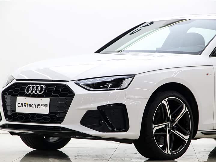 Audi A4L 2025 2025款 200万辆悦享版 40 TFSI 豪华动感型