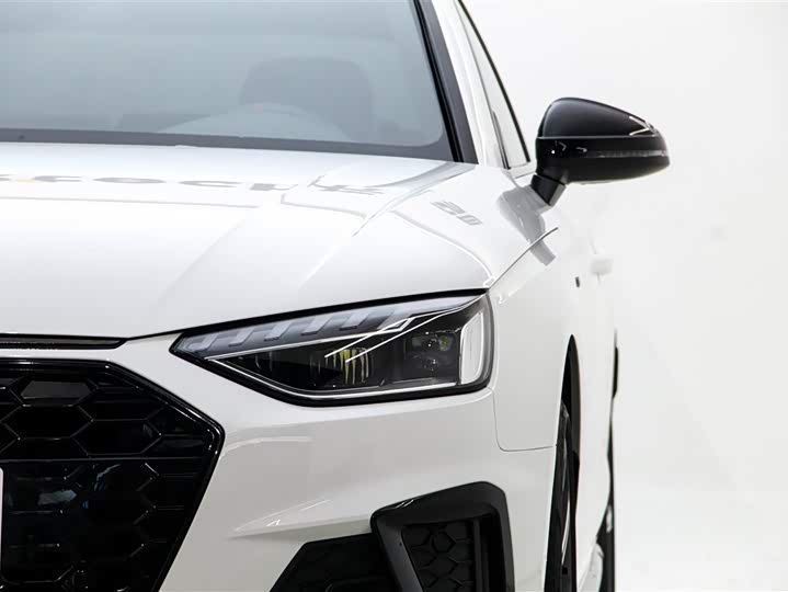 Audi A4L 2025 2025款 200万辆悦享版 40 TFSI 豪华动感型