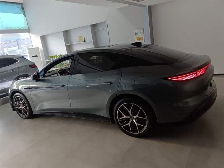 BYD Han L 2025 2025款 DM-p 四驱激光雷达旗舰型