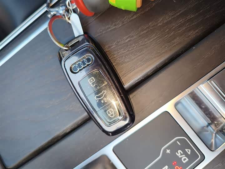 Audi A6L 2025 2025款 45 TFSI quattro 臻选动感型+尊享包