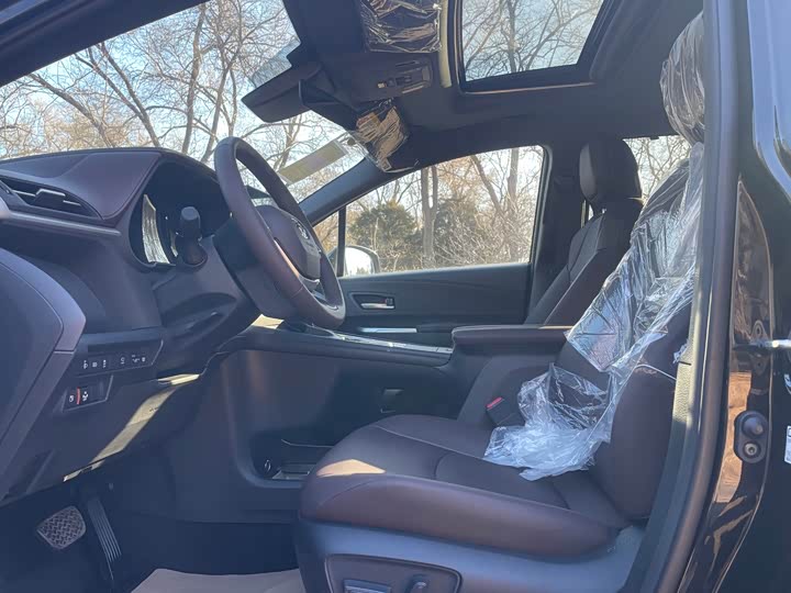 Toyota Granvia 2024 2024款 2.5L混动 尊贵PLUS四驱版