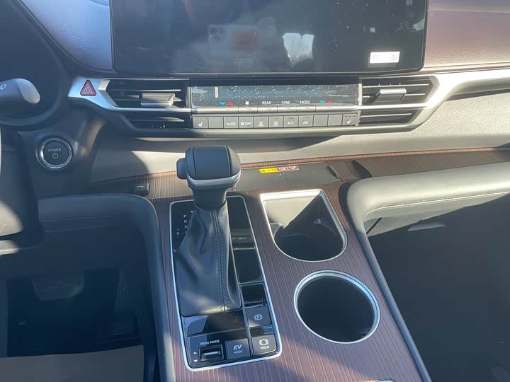 Toyota Granvia 2024 2024款 2.5L混动 尊贵PLUS四驱版