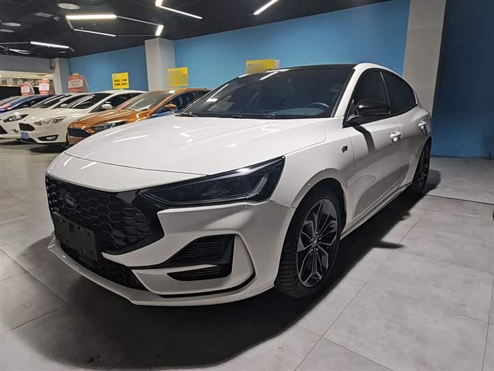 Ford Focus 2022 2022款 两厢 EcoBoost 180 自动ST Line