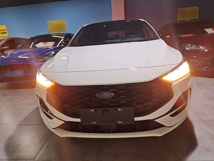 Ford Focus 2022 2022款 两厢 EcoBoost 180 自动ST Line