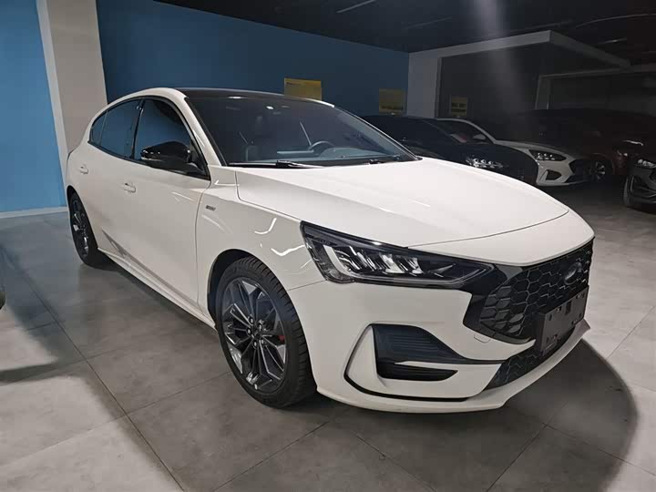 Ford Focus 2022 2022款 两厢 EcoBoost 180 自动ST Line