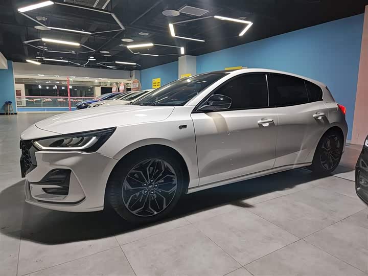 Ford Focus 2022 2022款 两厢 EcoBoost 180 自动ST Line