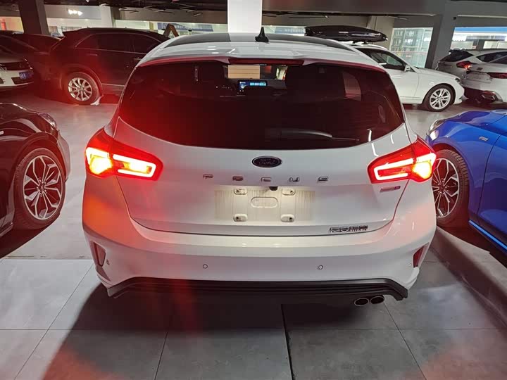 Ford Focus 2022 2022款 两厢 EcoBoost 180 自动ST Line