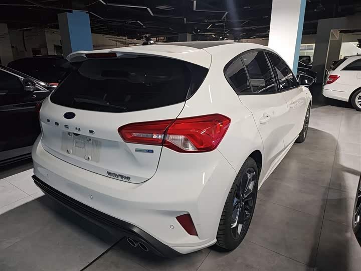 Ford Focus 2022 2022款 两厢 EcoBoost 180 自动ST Line