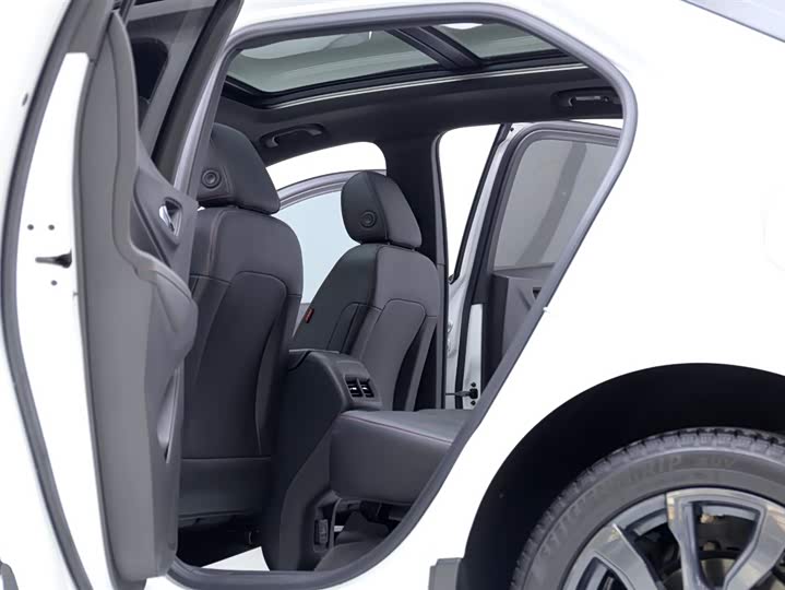 Chevrolet Equinox 2023 2023款 轻混 2.0T RS 四驱智能捍界版