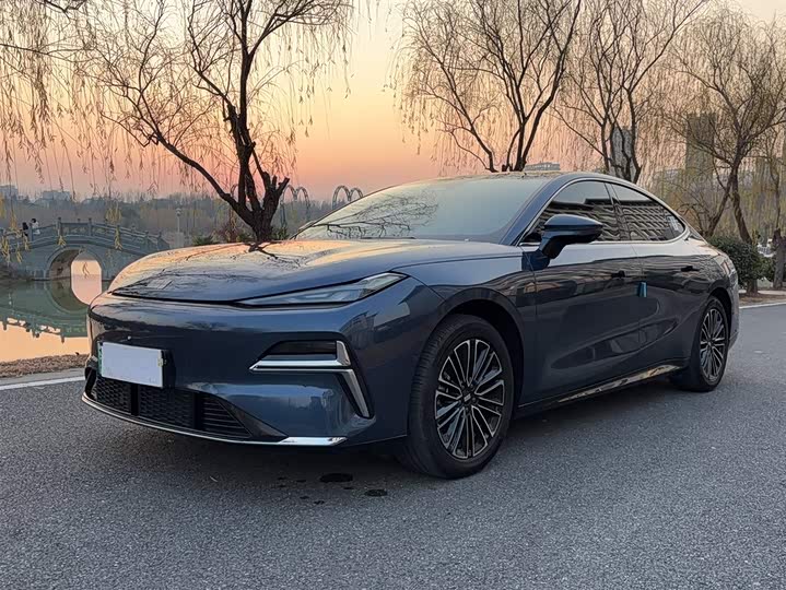 Geely Galaxy Starshine 8 EM-i 2025 2025款 130km EM-i 尊享版