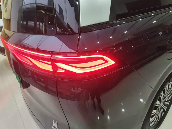 BYD Xia 2025 2025款 DM-i 1.5T 180km 卓越型