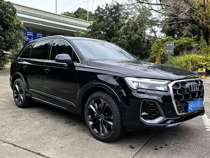 Audi Q7 2025 2025款 55 TFSI quattro S line运动型