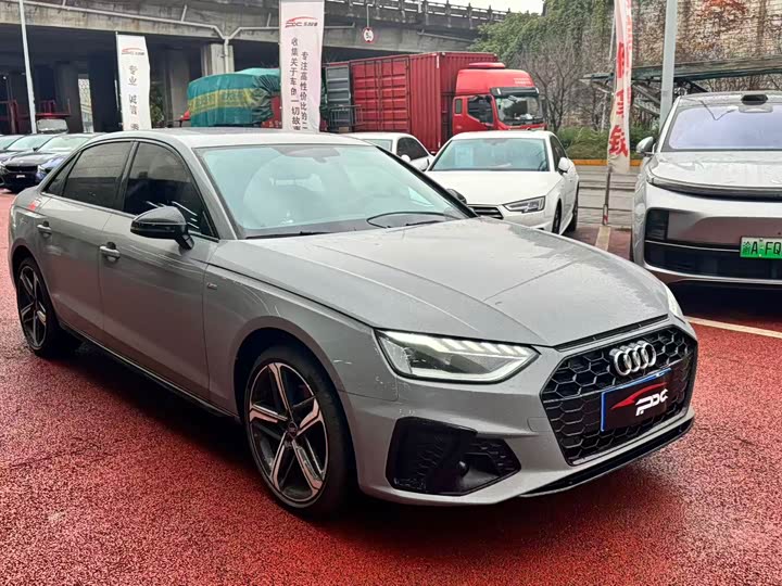 Audi A4L 2025 2025款 200万辆悦享版 40 TFSI 豪华动感型