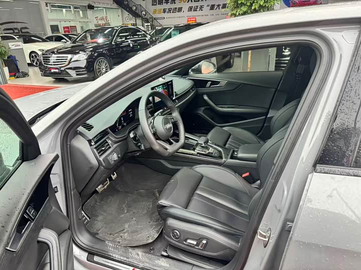 Audi A4L 2025 2025款 200万辆悦享版 40 TFSI 豪华动感型