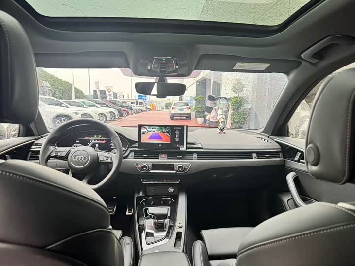 Audi A4L 2025 2025款 200万辆悦享版 40 TFSI 豪华动感型