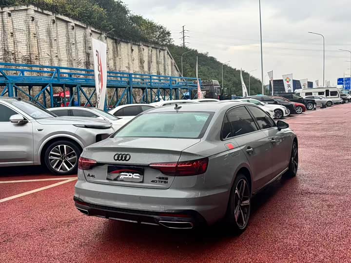 Audi A4L 2025 2025款 200万辆悦享版 40 TFSI 豪华动感型