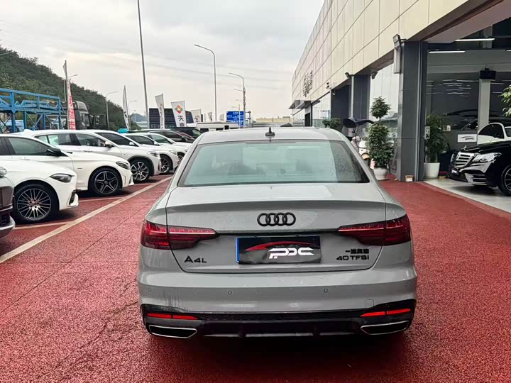 Audi A4L 2025 2025款 200万辆悦享版 40 TFSI 豪华动感型