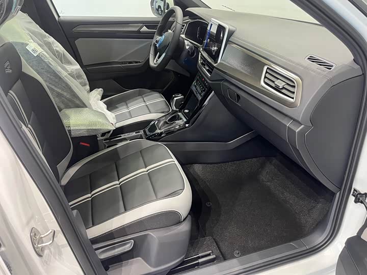 Volkswagen T-Roc 2025 2025款 改款二 300TSI DSG两驱星光版