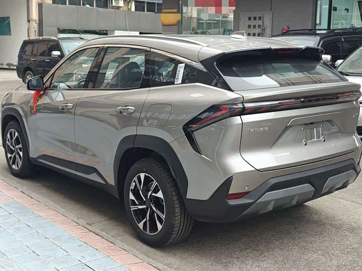 Geely Galaxy L7 2025 2025款 EM-i 115km 远航版