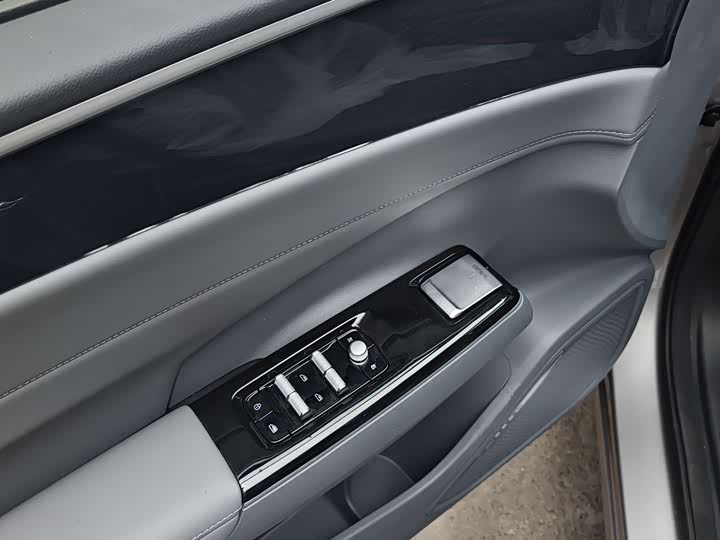 Geely Galaxy L7 2025 2025款 EM-i 115km 远航版