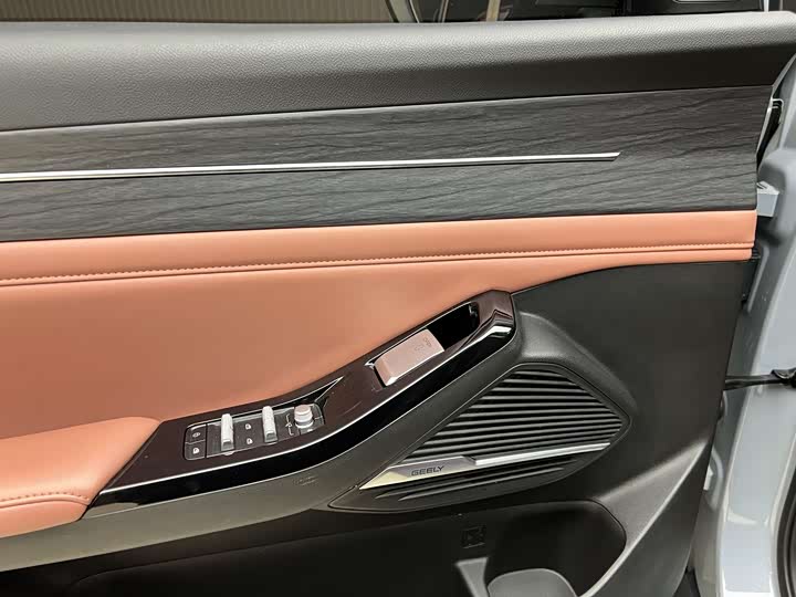 Geely Galaxy L6 2025 2025款 EM-i 140km 星舰版