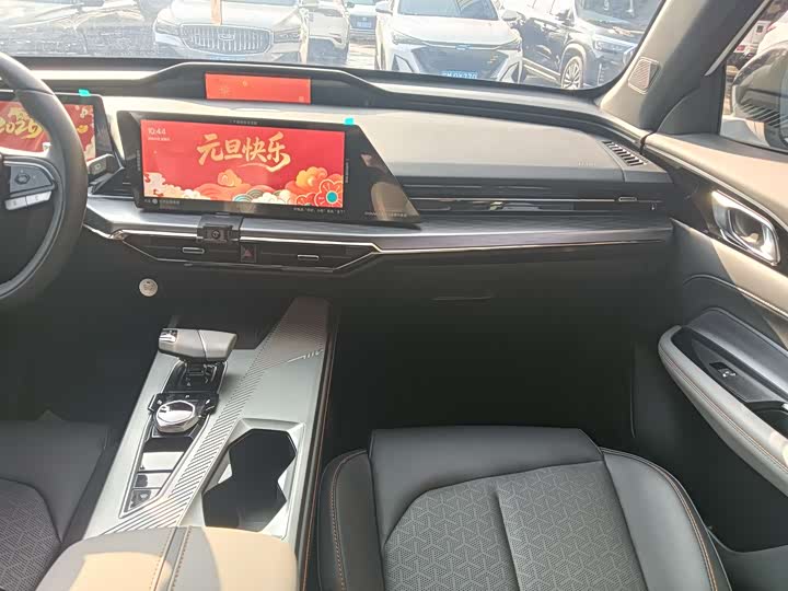 Changan Oshan Z6 2023 2023款 蓝鲸 1.5T DCT智享型