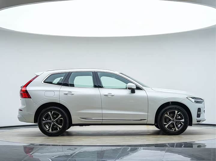 Volvo XC60 2026 2026款 B5 四驱智逸豪华版
