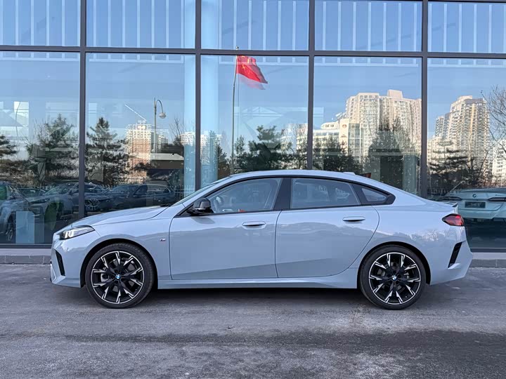 BMW 2 Series 2025 2025款 225L M运动曜夜套装