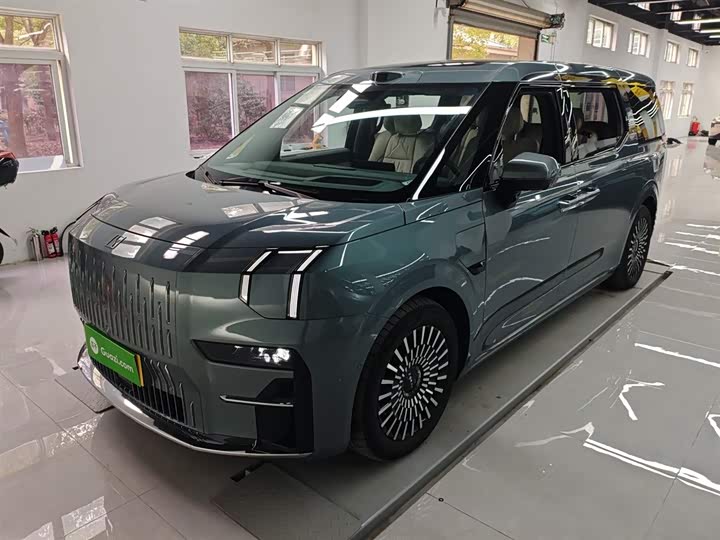 Zeekr 009 2024 2024款 六座行政版四驱 108kWh