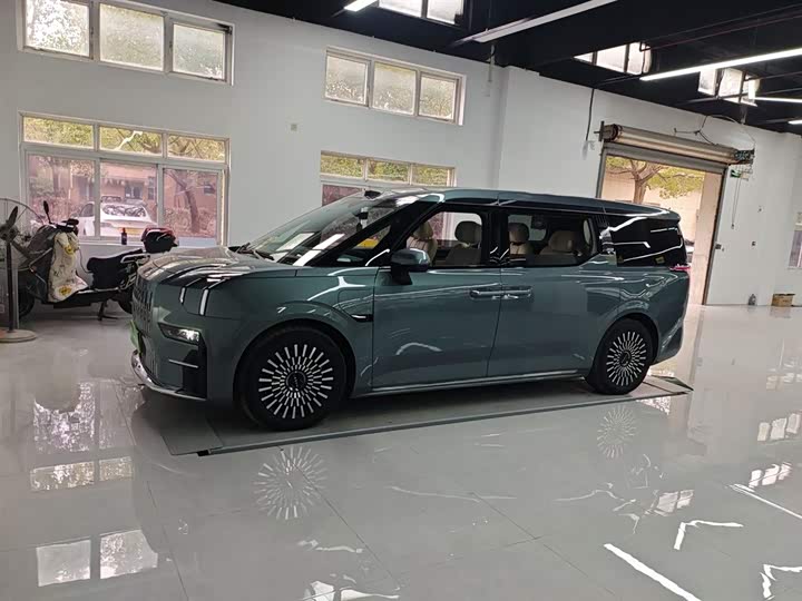 Zeekr 009 2024 2024款 六座行政版四驱 108kWh