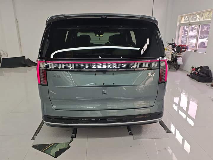 Zeekr 009 2024 2024款 六座行政版四驱 108kWh