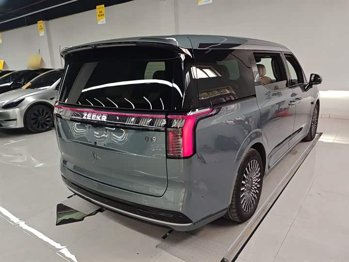 Zeekr 009 2024 2024款 六座行政版四驱 108kWh