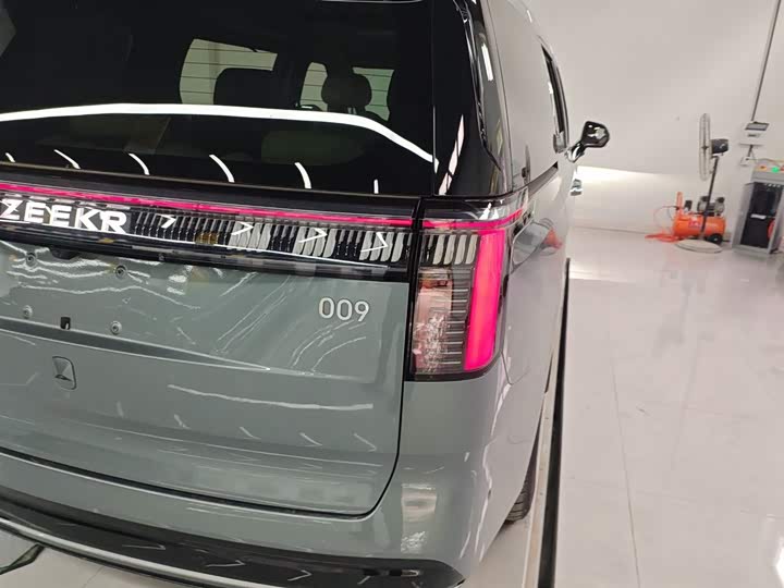 Zeekr 009 2024 2024款 六座行政版四驱 108kWh