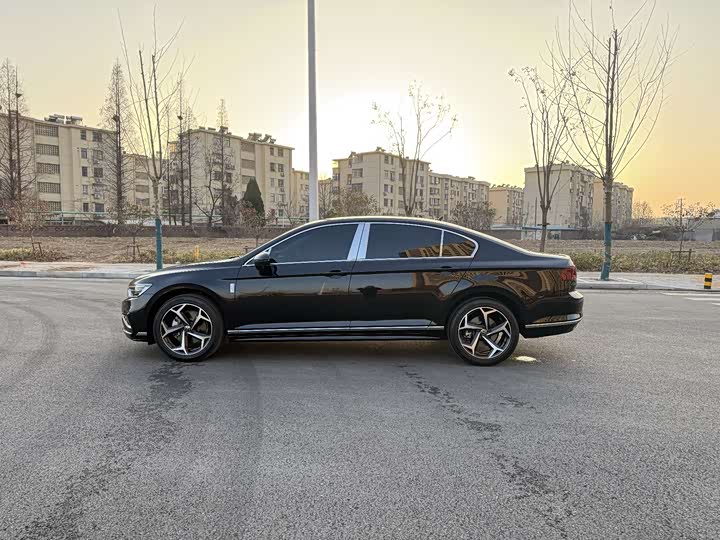 Volkswagen Magotan 2025 2025款 改款 众享款 330TSI DSG豪华型