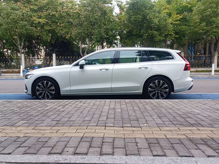 Volvo V60 2024 2024款 B5 智远豪华版