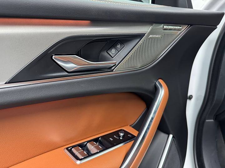 Jaguar F-Pace 2024 2024款 P250 R-Dynamic SE