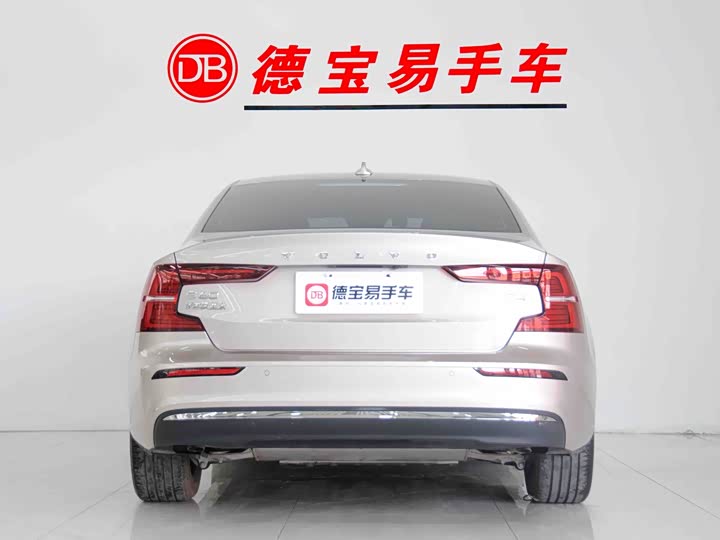 Volvo S60 2025 2025款 B4 智逸豪华版
