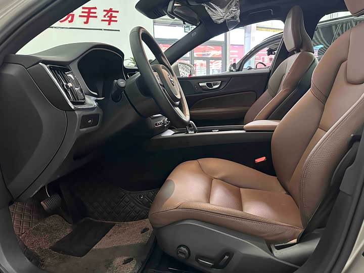 Volvo S60 2025 2025款 B4 智逸豪华版