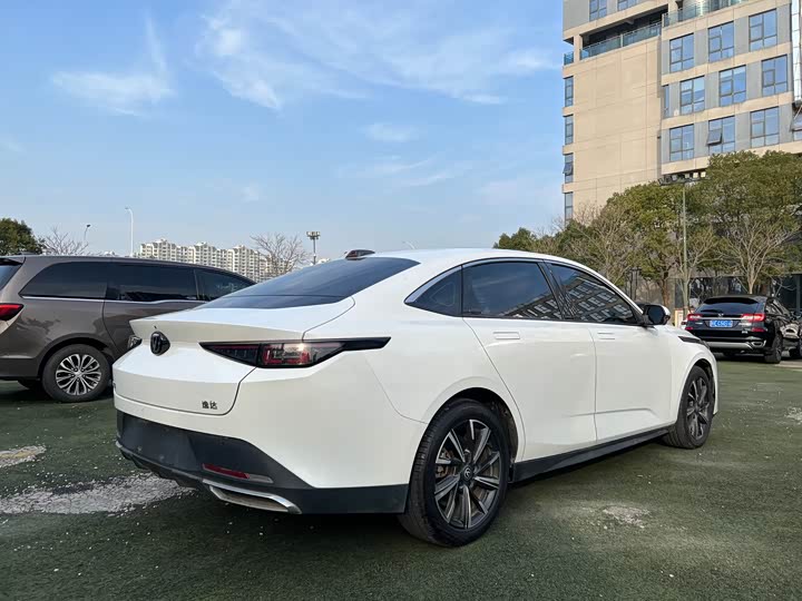 Changan Yida 2023 2023款 蓝鲸NE 1.5T GDI DCT尊贵型