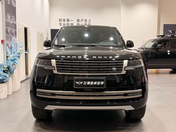 Land Rover Range Rover 2025 2025款 3.0 L6 400PS 盛世加长版