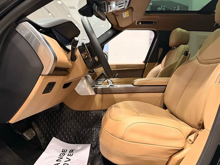 Land Rover Range Rover 2025 2025款 3.0 L6 400PS 盛世加长版