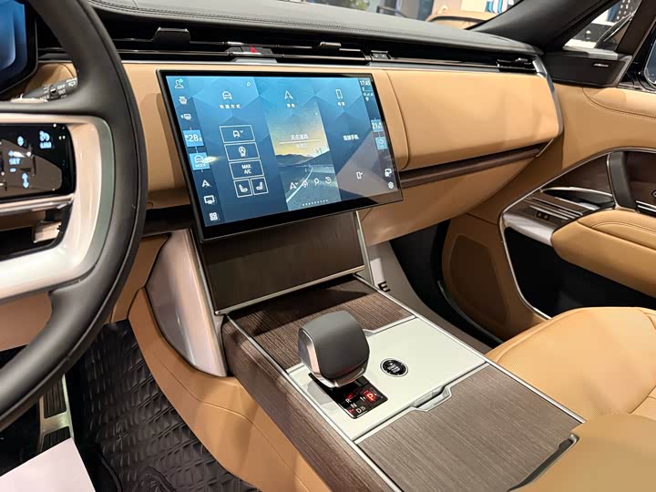 Land Rover Range Rover 2025 2025款 3.0 L6 400PS 盛世加长版