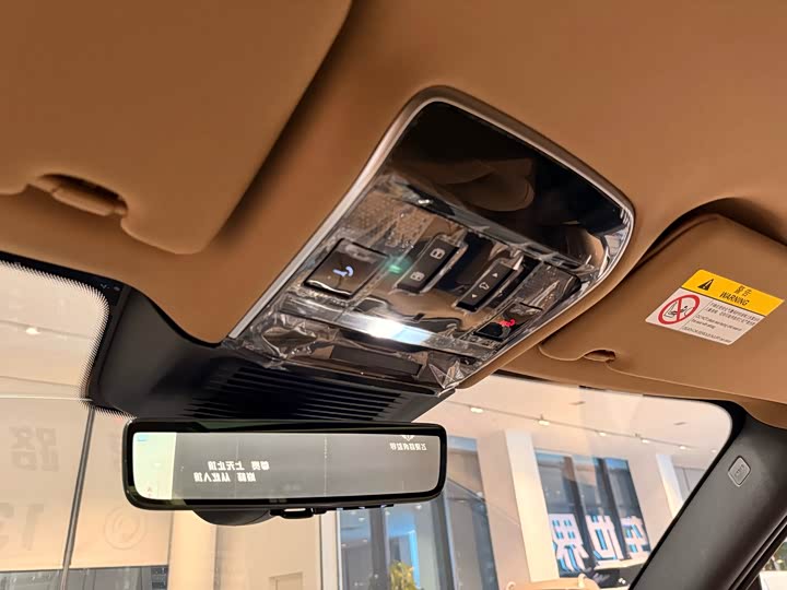 Land Rover Range Rover 2025 2025款 3.0 L6 400PS 盛世加长版