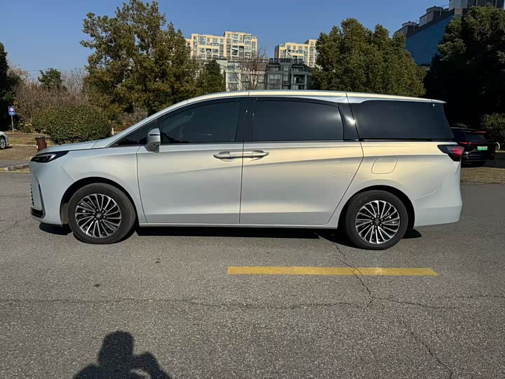 Buick GL8 Hybrid 2025 2025款 陆尚 尊享版 7座