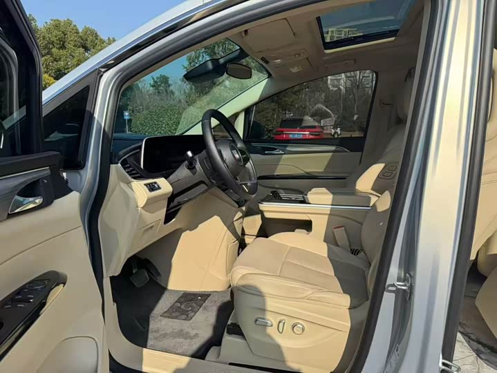 Buick GL8 Hybrid 2025 2025款 陆尚 尊享版 7座