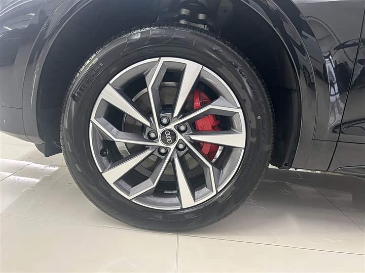 Audi Q5L 2025 2025款 45周年典藏版 40 TFSI 豪华动感型