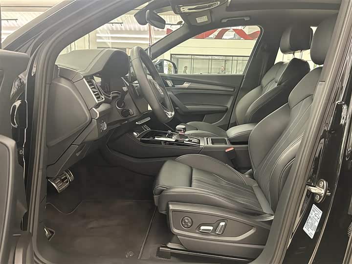 Audi Q5L 2025 2025款 45周年典藏版 40 TFSI 豪华动感型