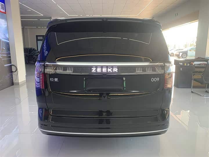 Zeekr 009 2024 2024款 六座行政版四驱 108kWh